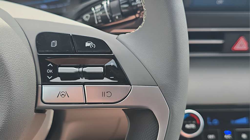 New 2026 Hyundai Elantra Sport FWD image 25