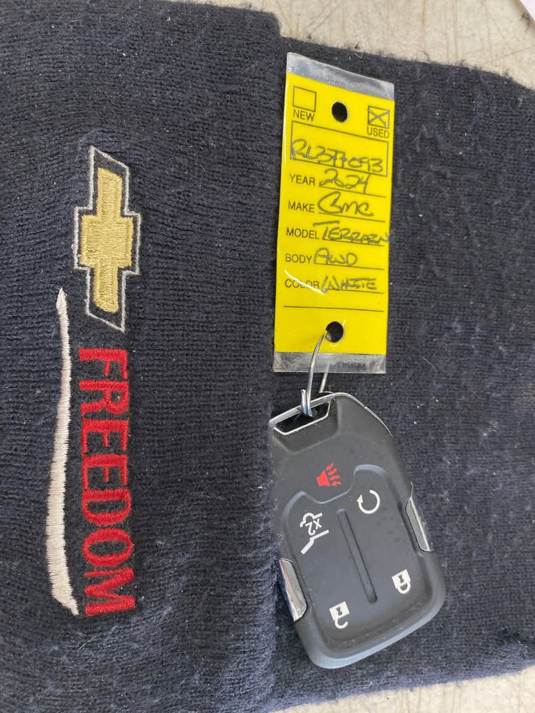 Used 2024 GMC Terrain SLT image 29