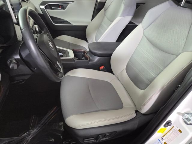 Used 2020 Toyota RAV4 Limited image 18