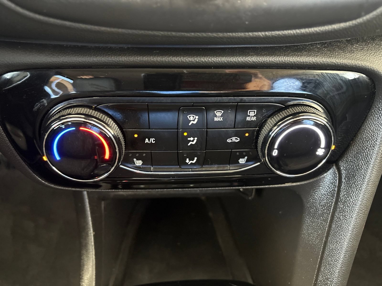 Used 2022 Buick Encore GX Preferred w/ Cold Weather Comfort Package FWD image 22