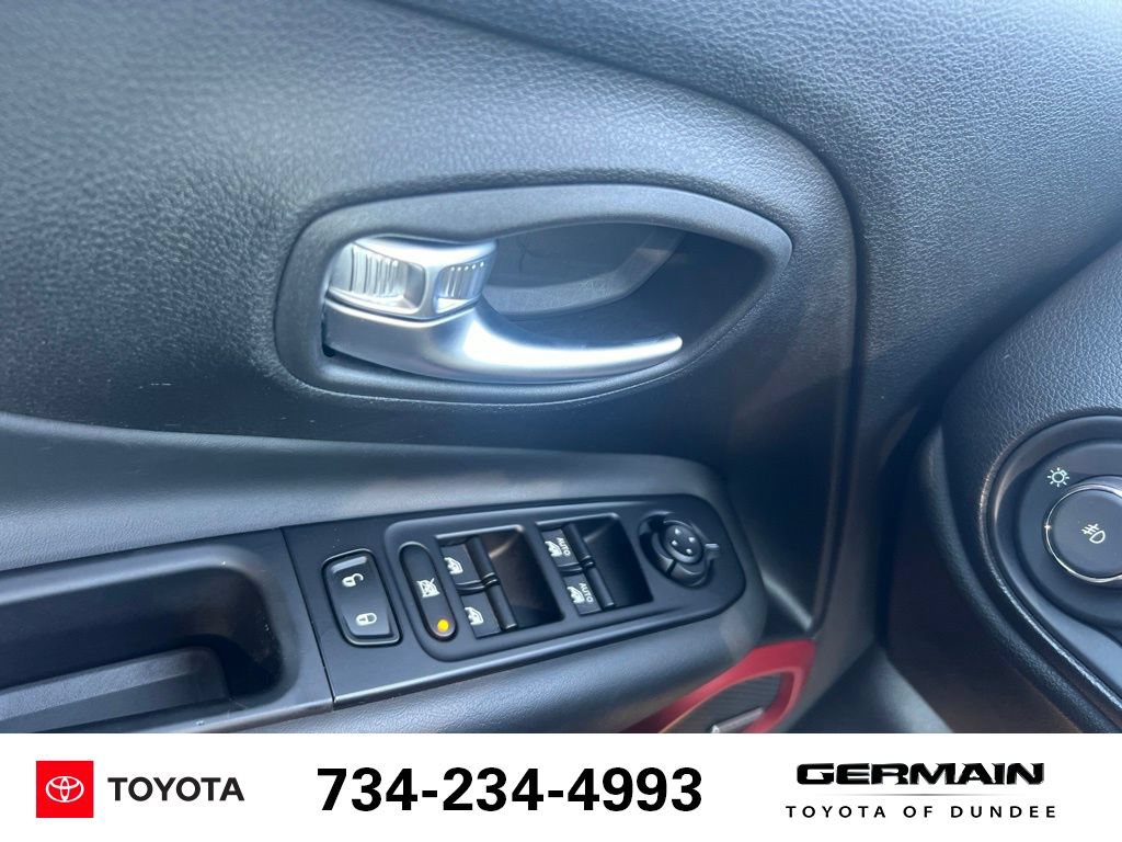 Used 2021 Jeep Renegade Trailhawk w/ Sun & Sound Group AWD/4WD image 25
