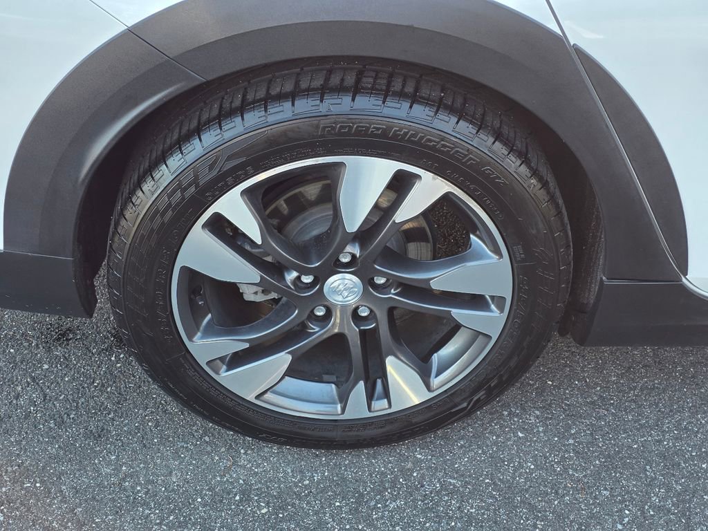 Used 2018 Buick Regal Essence w/ Driver Confidence Package #1 image 9