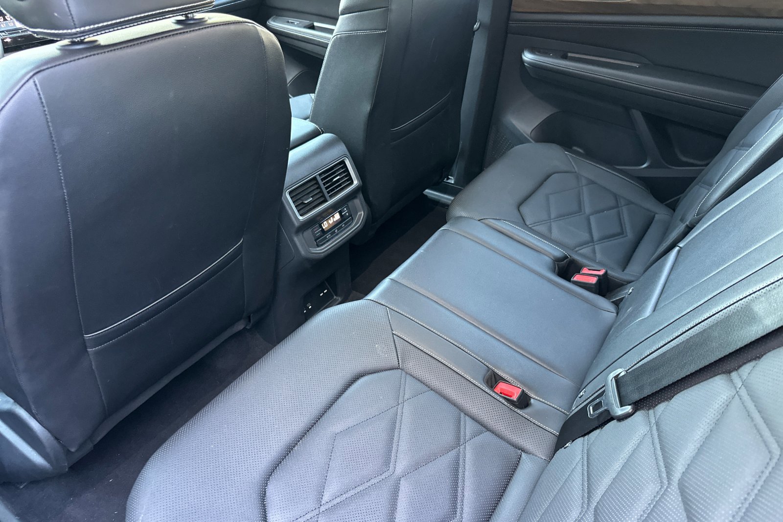 Certified 2024 Volkswagen Atlas SE image 12