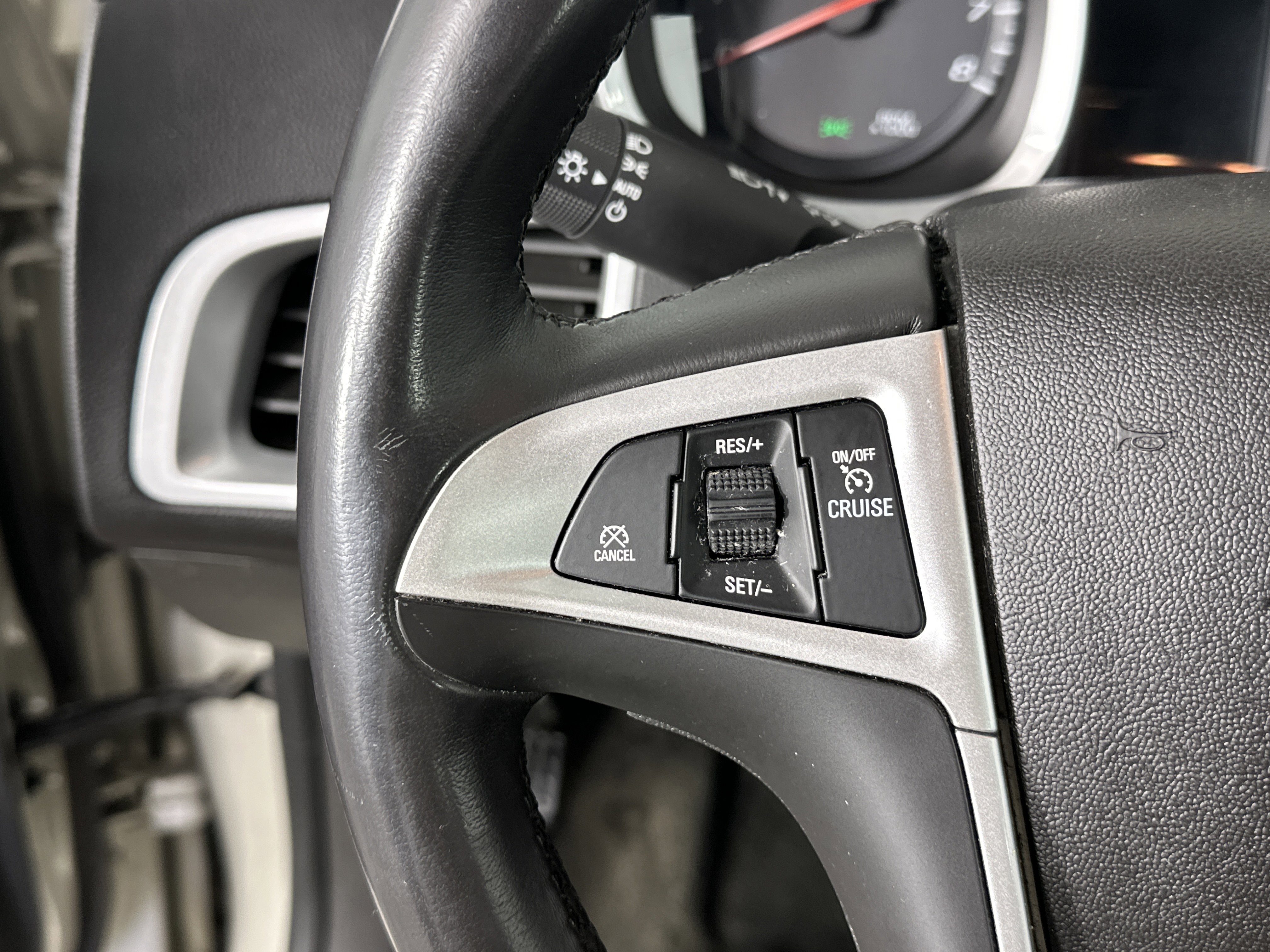 Used 2015 Chevrolet Equinox LT w/ Driver Convenience Package image 26