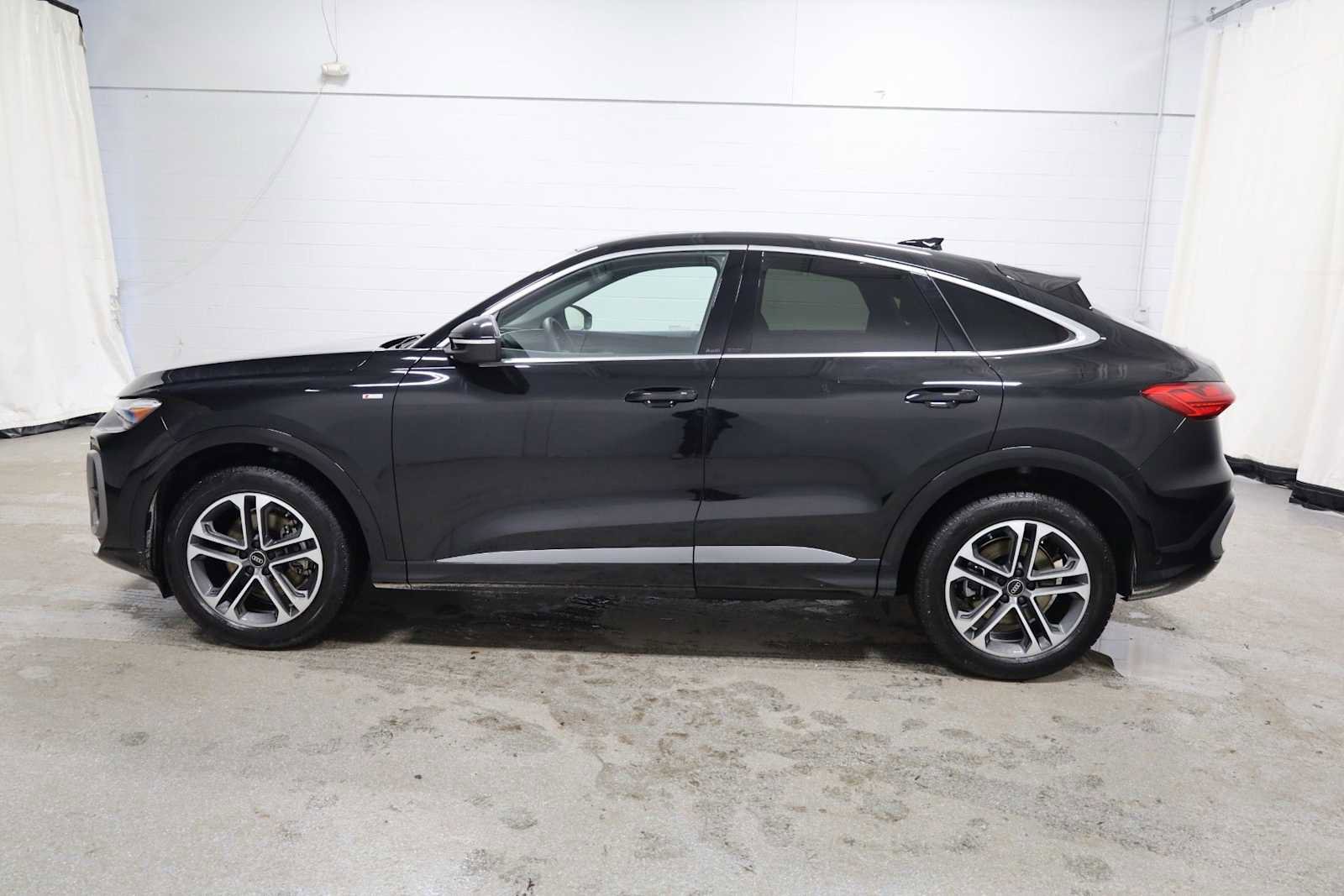 Certified 2025 Audi Q5 Prestige image 2