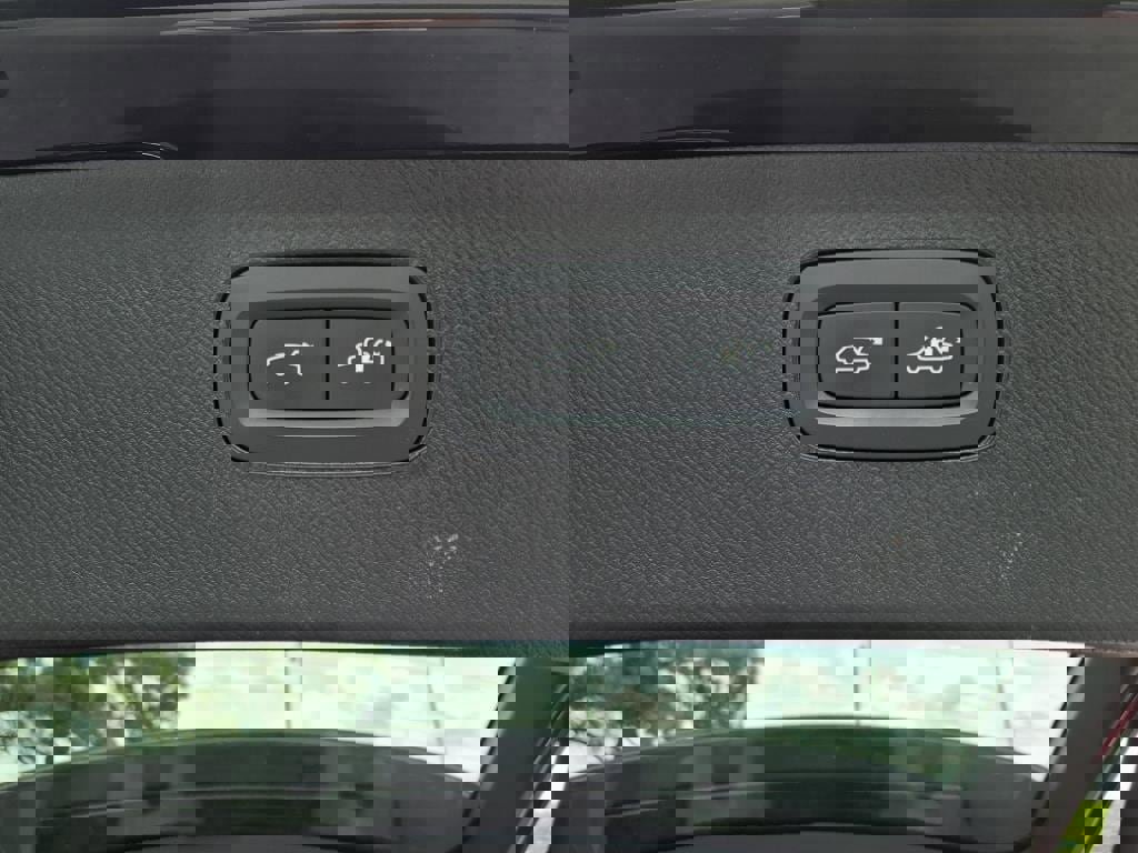 Certified 2023 Volvo XC90 T8 Plus w/ Protection Package image 27