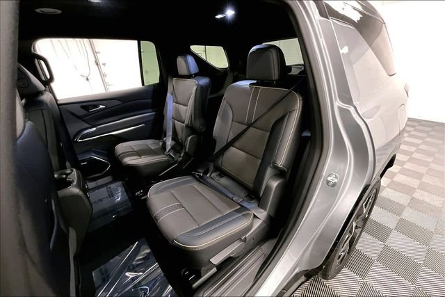 Used 2025 Chevrolet Traverse High Country image 24