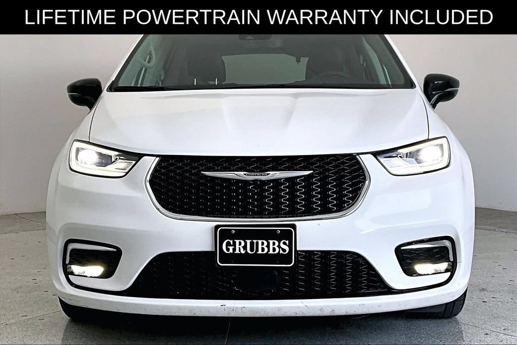 Used 2024 Chrysler Pacifica Touring-L FWD image 4