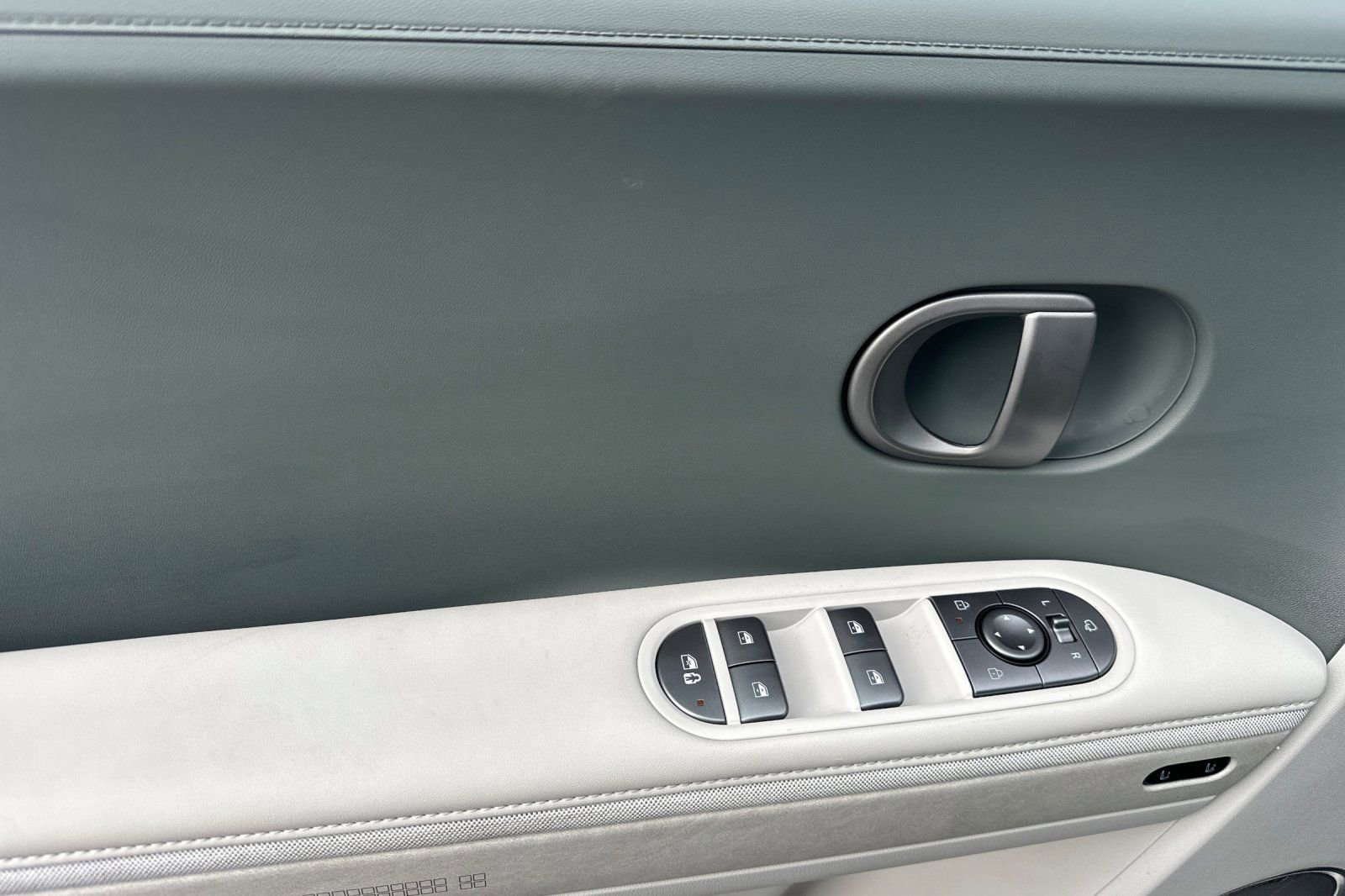 Used 2025 Hyundai Ioniq 5 Limited image 12