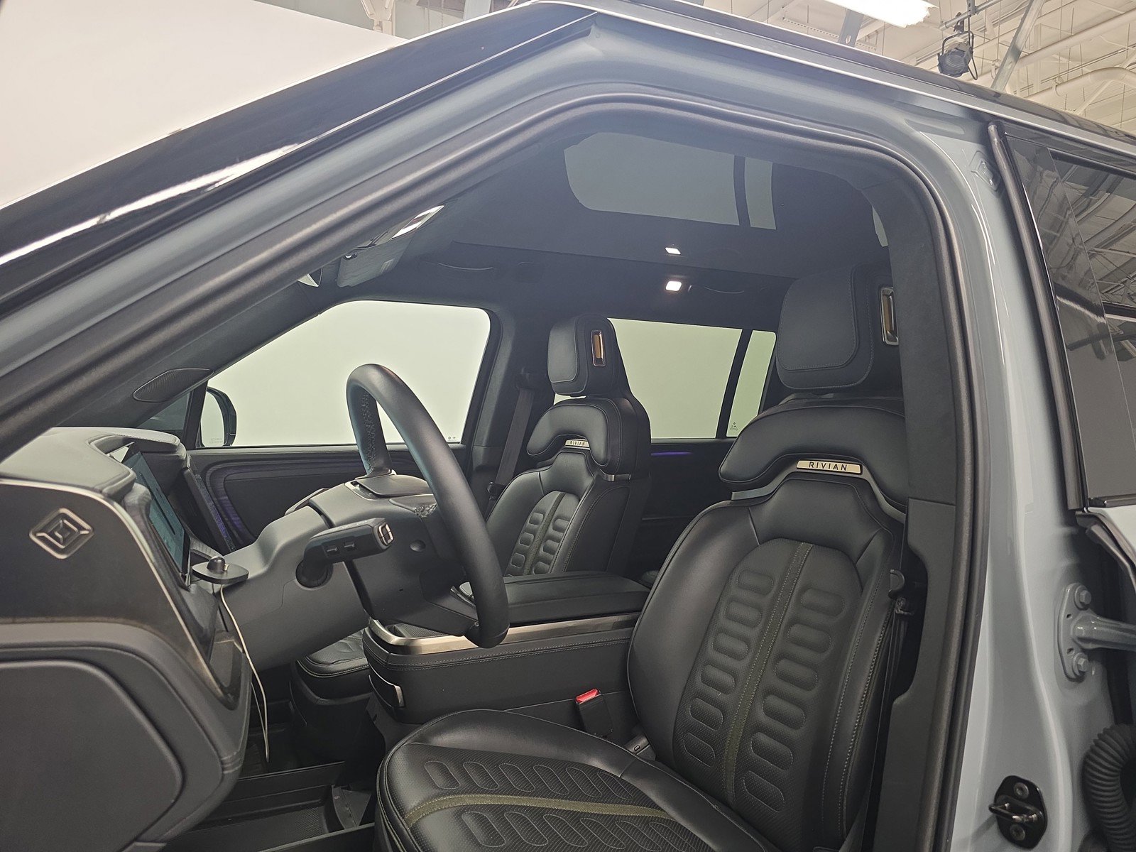 Used 2024 Rivian R1S Adventure AWD/4WD image 20