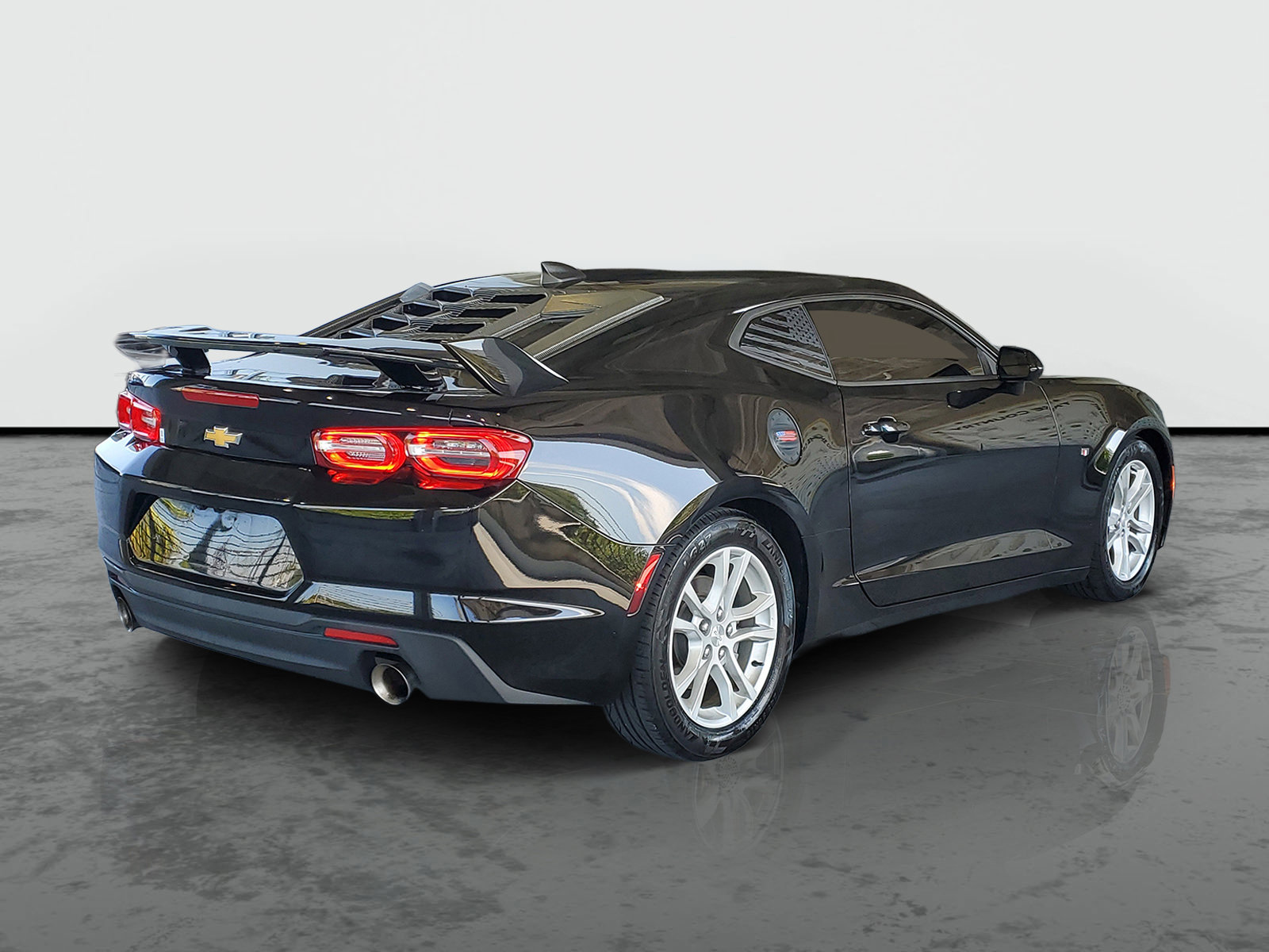 Used 2022 Chevrolet Camaro LS RWD image 3