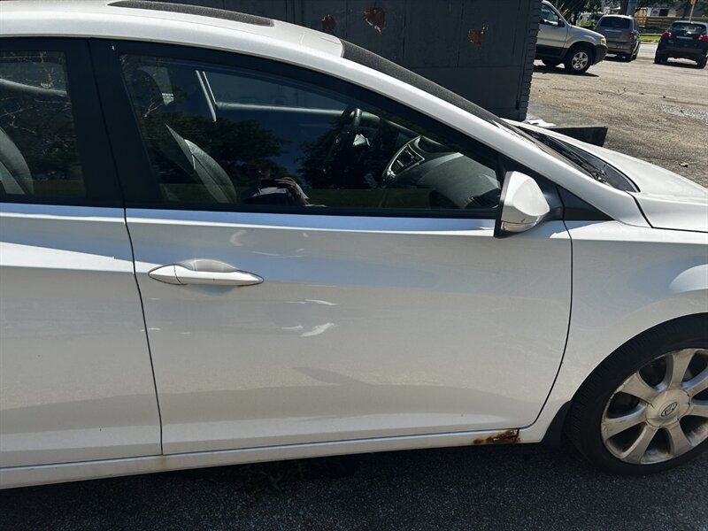 Used 2011 Hyundai Elantra Limited FWD image 9
