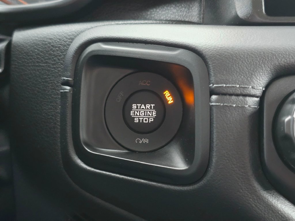 Used 2025 Jeep Wrangler Unlimited Sahara AWD/4WD image 28