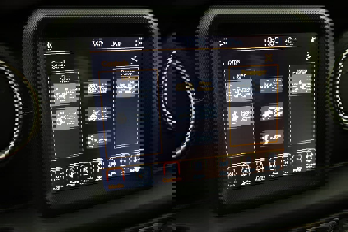 Used 2021 Jeep Wrangler Unlimited Sahara image 9