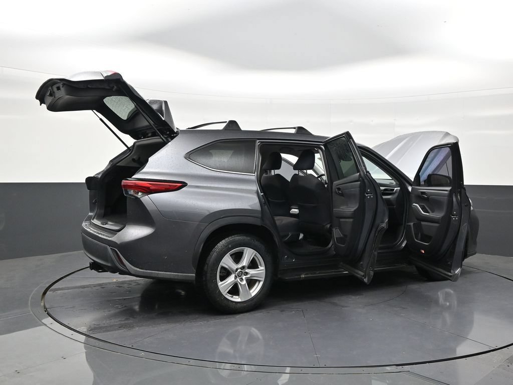 Used 2021 Toyota Highlander L FWD image 27