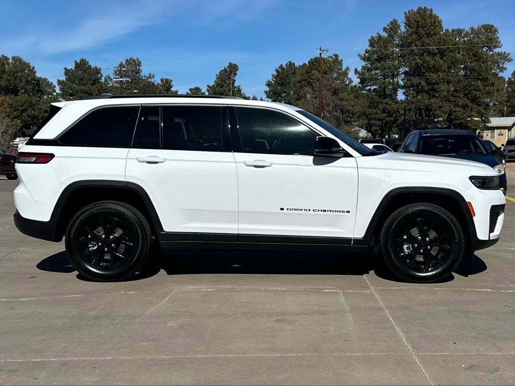 New 2026 Jeep Grand Cherokee Altitude image 2