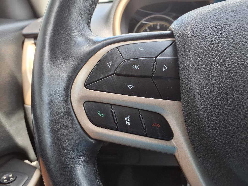 Used 2017 Jeep Cherokee Latitude w/ Cold Weather Group image 19