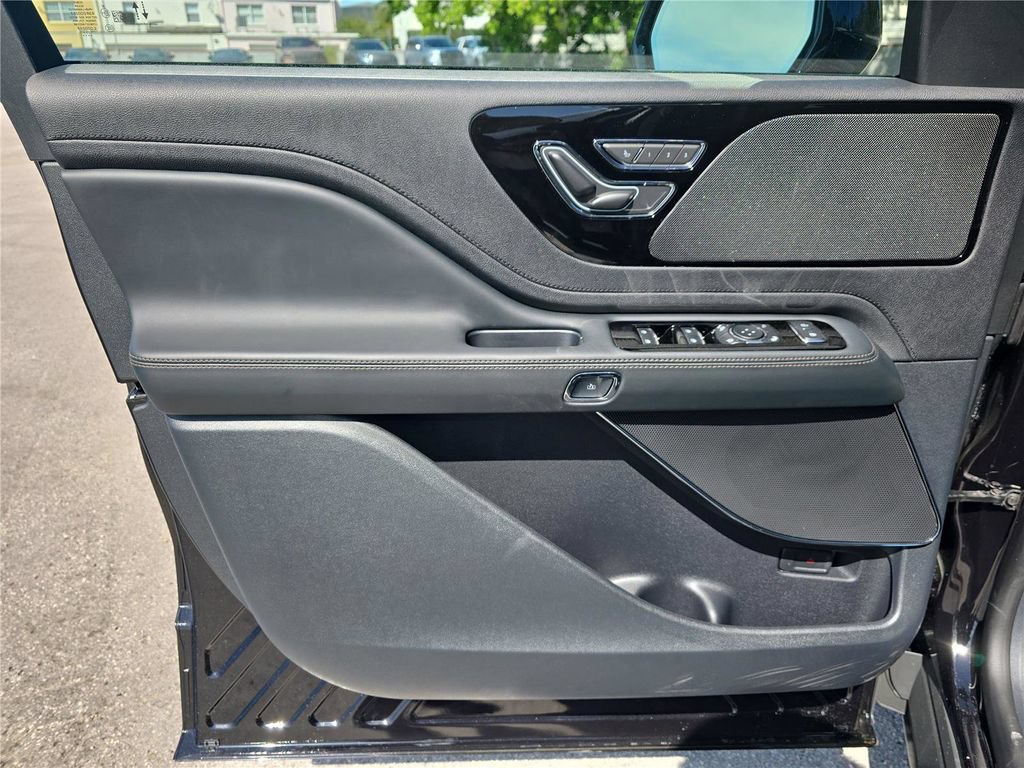 New 2026 Lincoln Aviator 2WD image 13