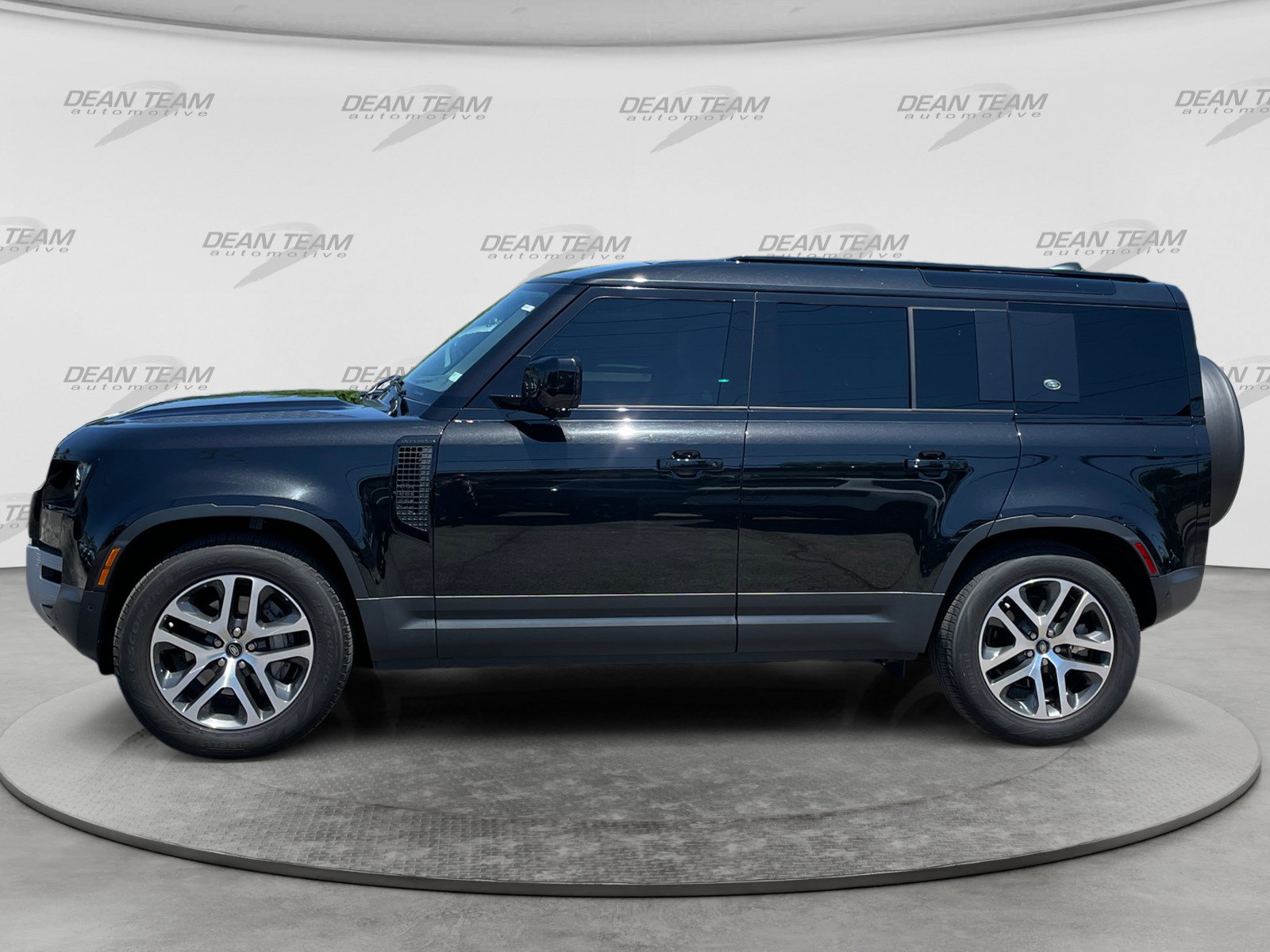 Used 2024 Land Rover Defender 110 S AWD/4WD image 4