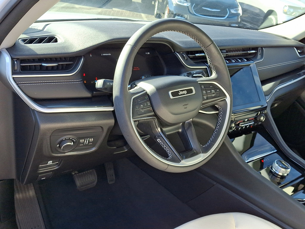 Certified 2023 Jeep Grand Cherokee Laredo image 24