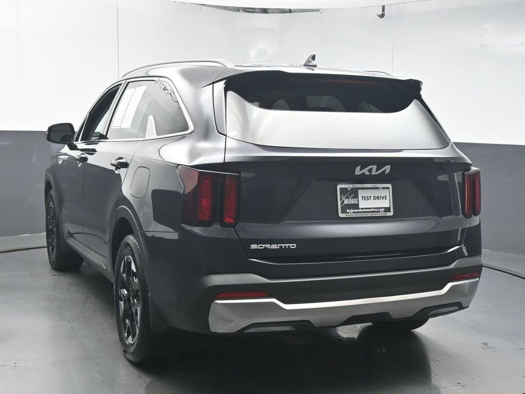 Used 2025 Kia Sorento S FWD image 6