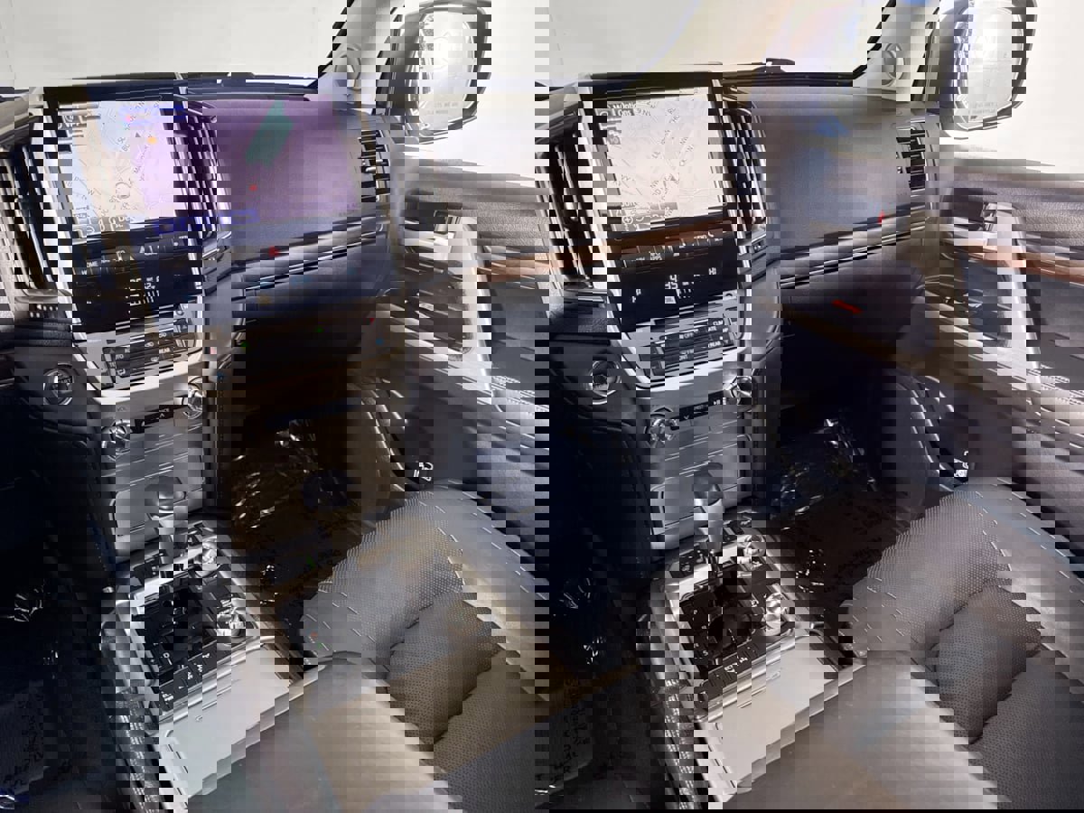 Used 2017 Toyota Land Cruiser image 31