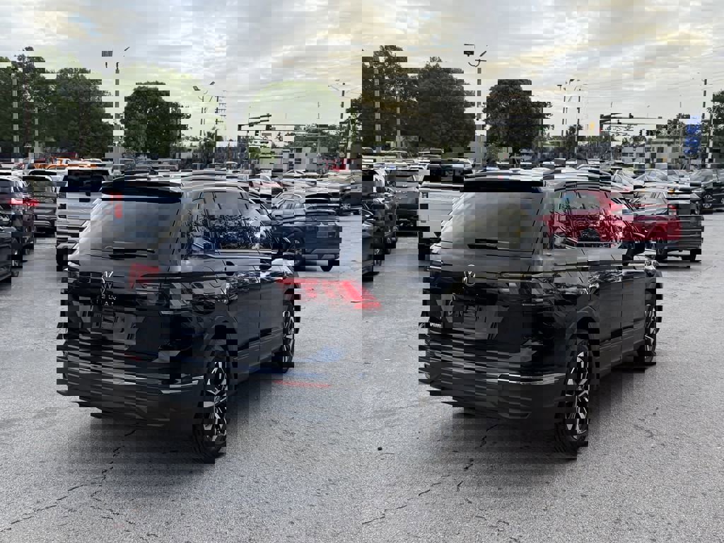 Used 2024 Volkswagen Tiguan S image 5