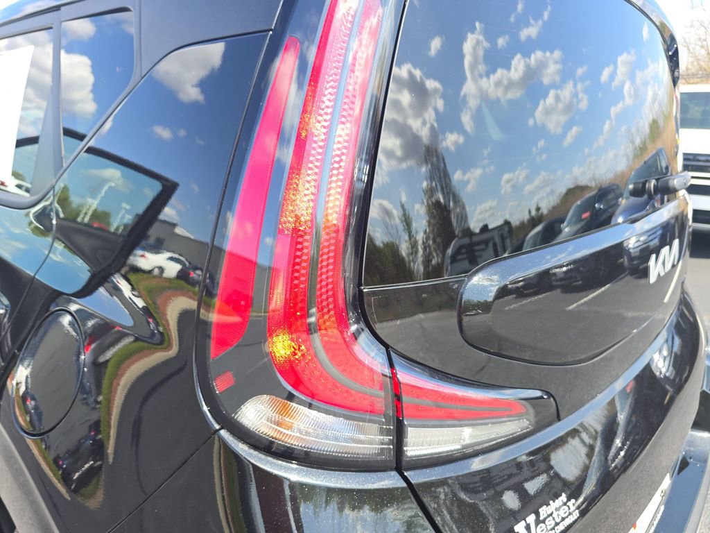 Used 2025 Kia Soul LX w/ LX Technology Package image 35