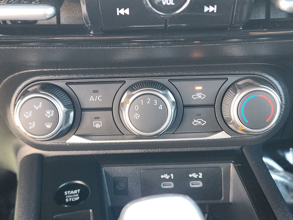 Certified 2025 Nissan Kicks SV image 22