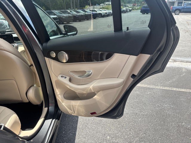 Used 2021 Mercedes-Benz GLC 300 4MATIC image 43
