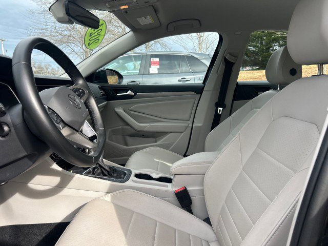 Used 2024 Volkswagen Jetta SE image 11