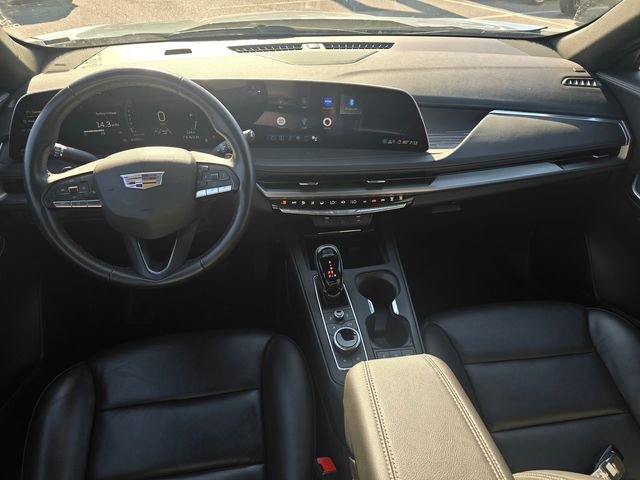 Used 2025 Cadillac XT4 Premium Luxury image 16