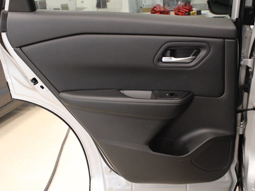 Used 2024 Nissan Rogue SV FWD image 26