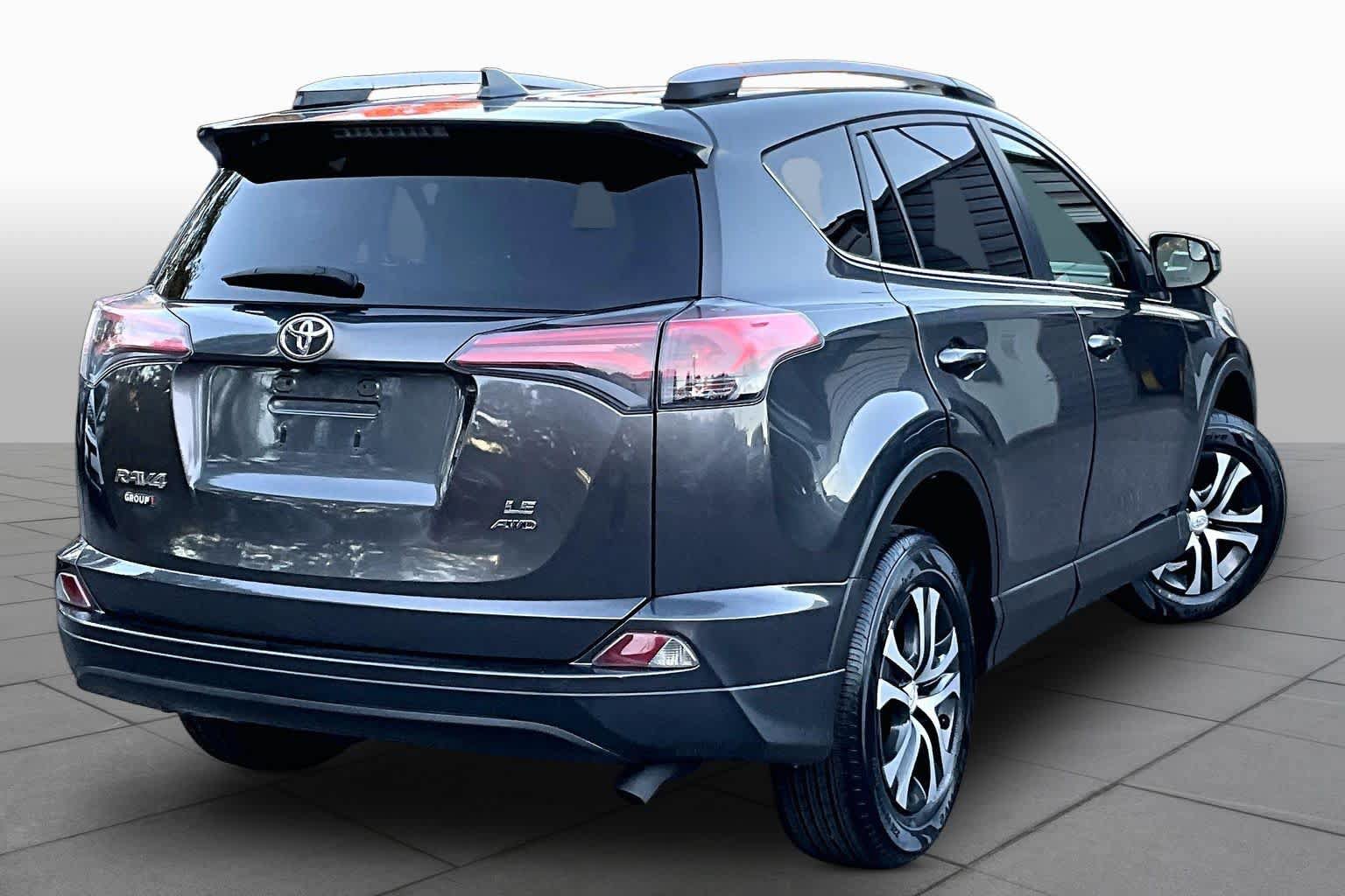 Used 2018 Toyota RAV4 LE w/ Carpet Mat Package AWD/4WD image 13