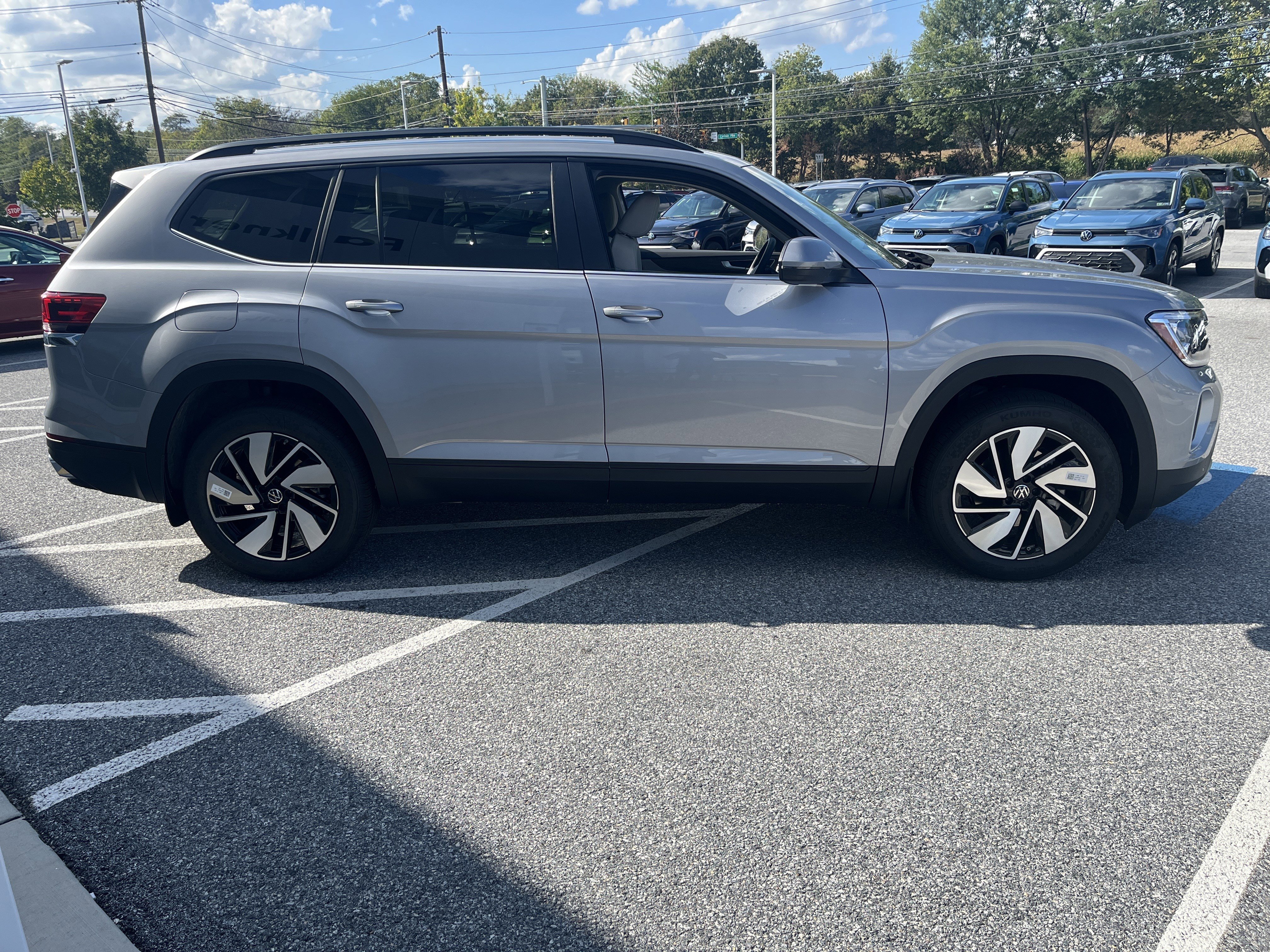 New 2026 Volkswagen Atlas SE image 4