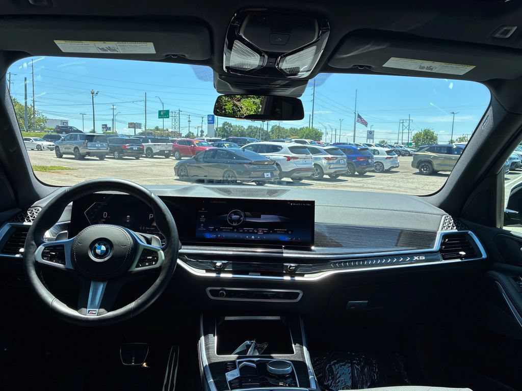 Used 2025 BMW X5 xDrive50e w/ M Sport Package AWD/4WD image 18
