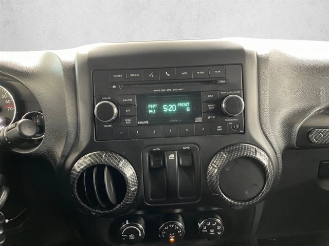 Used 2017 Jeep Wrangler Rubicon AWD/4WD image 13