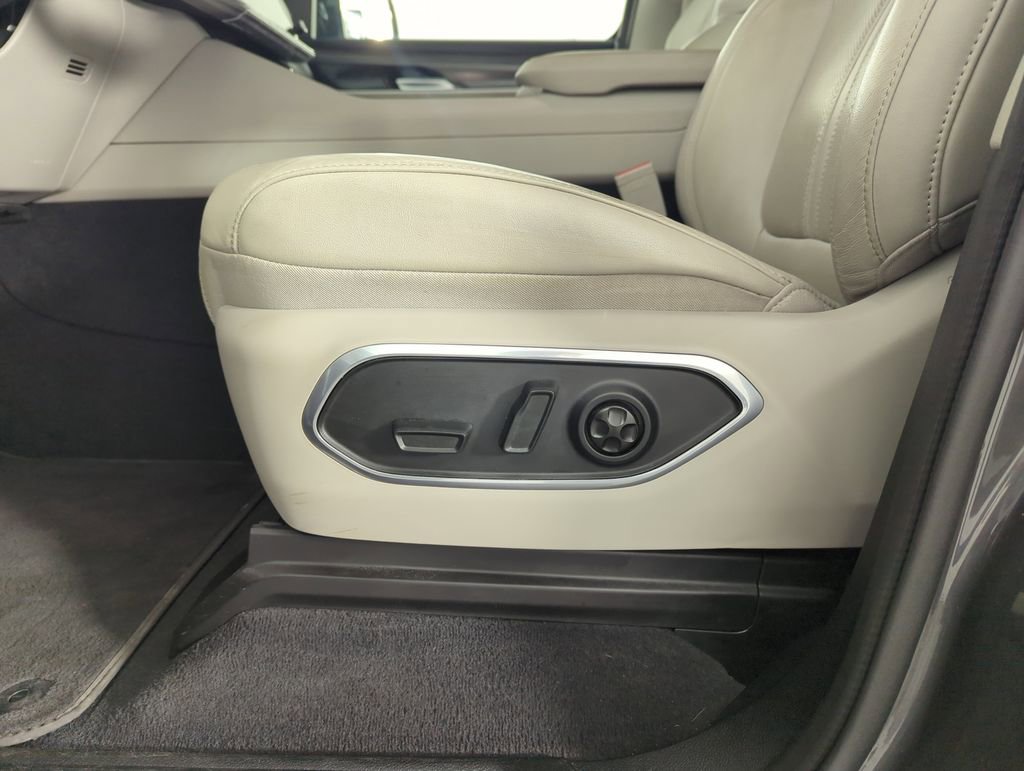 Used 2024 Jeep Wagoneer L Series II image 13