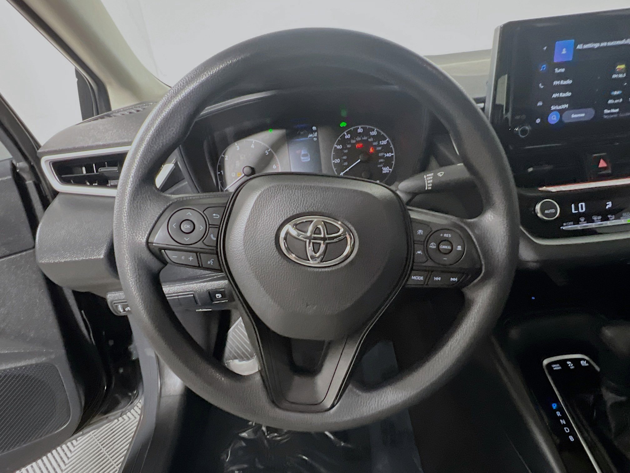 Used 2025 Toyota Corolla LE w/ LE Premium Package image 18