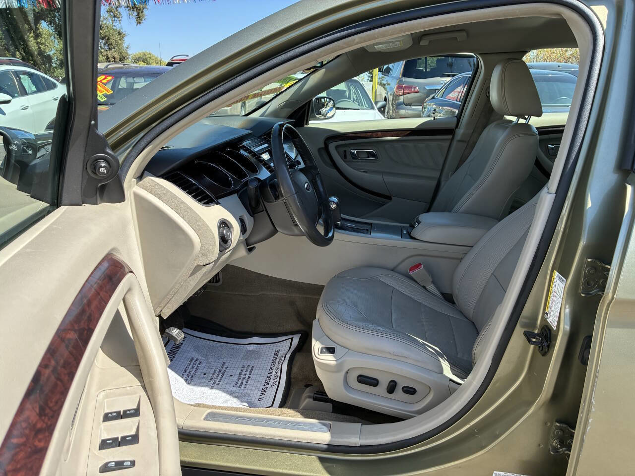 Used 2012 Ford Taurus Limited image 3
