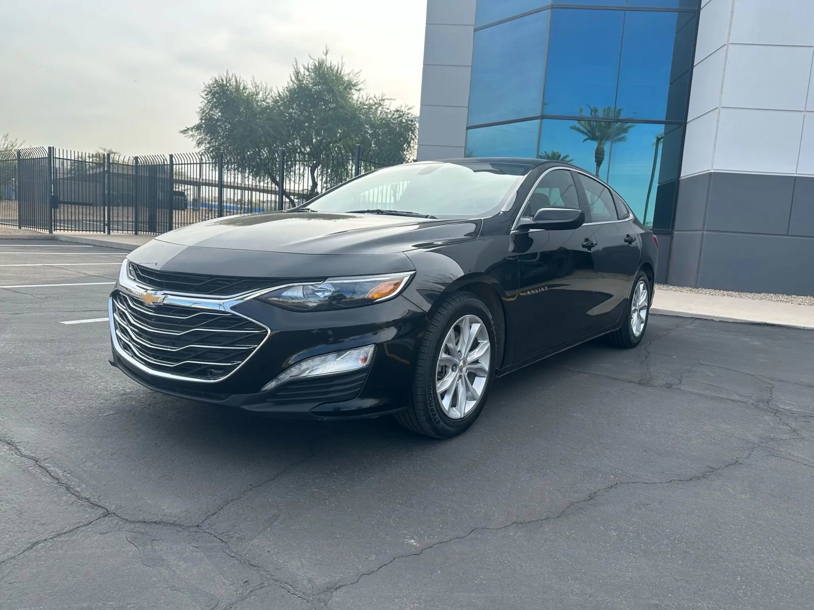 Used 2020 Chevrolet Malibu LT image 1