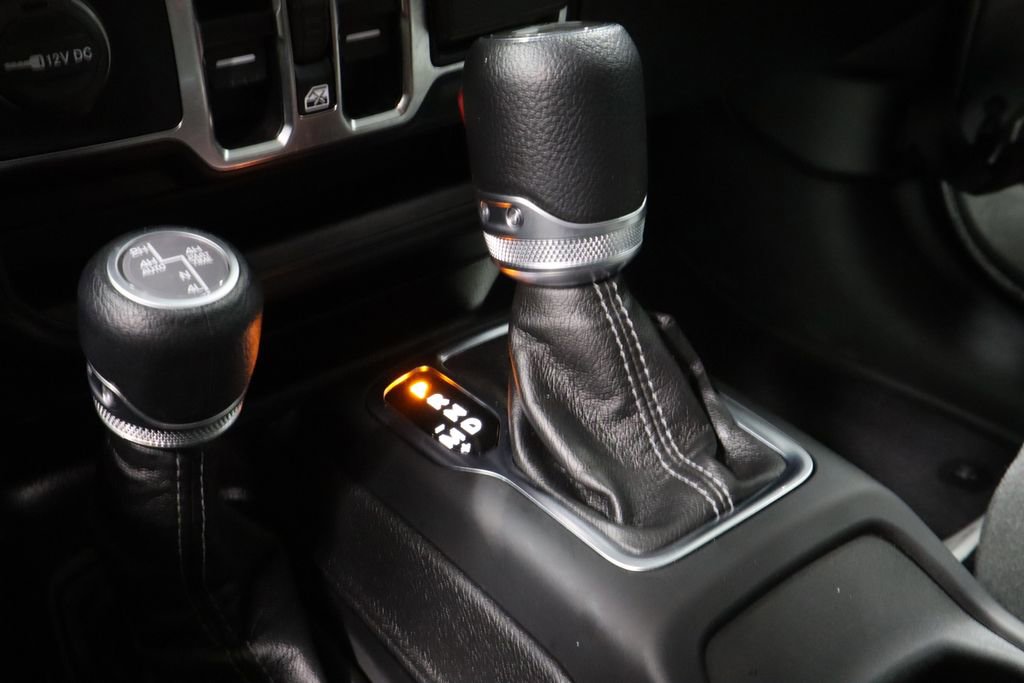 Used 2025 Jeep Wrangler Unlimited Sahara image 29