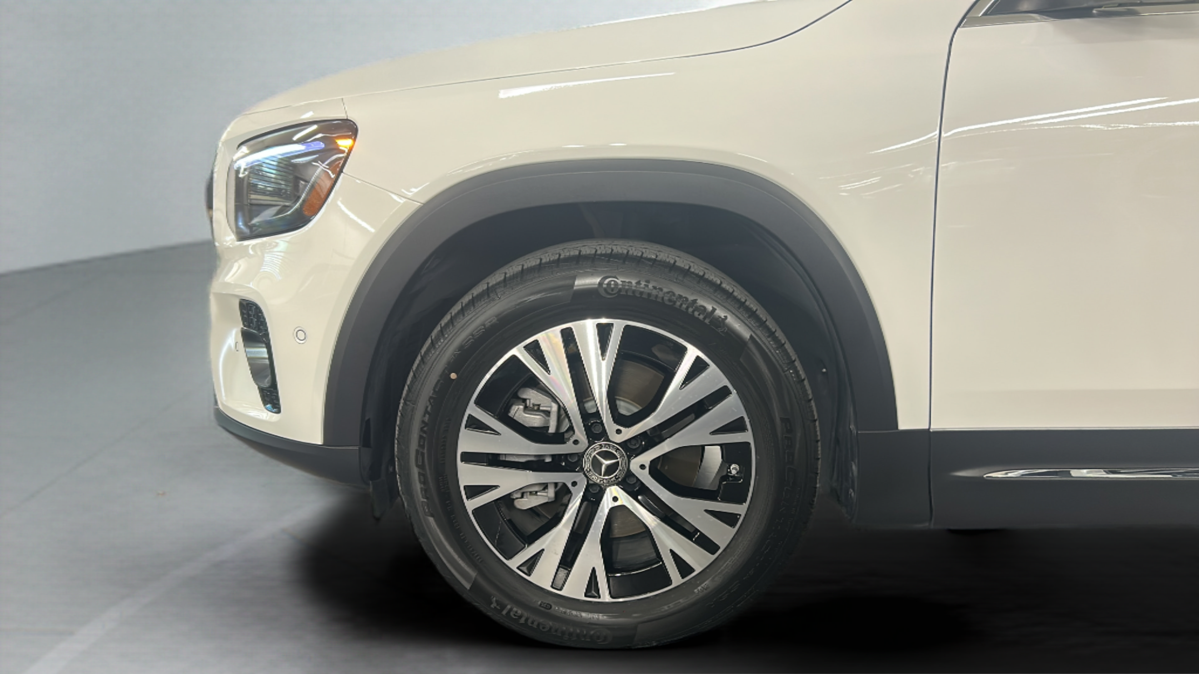 Used 2025 Mercedes-Benz GLB 250 image 40