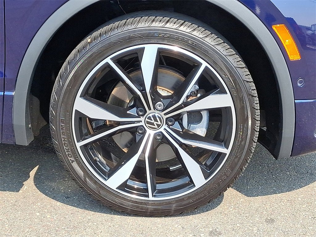 Used 2022 Volkswagen Tiguan SEL R-Line image 8