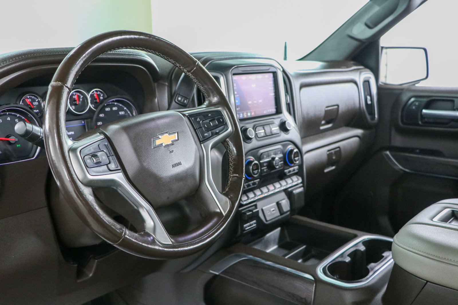 Used 2020 Chevrolet Silverado 1500 LTZ AWD/4WD image 25