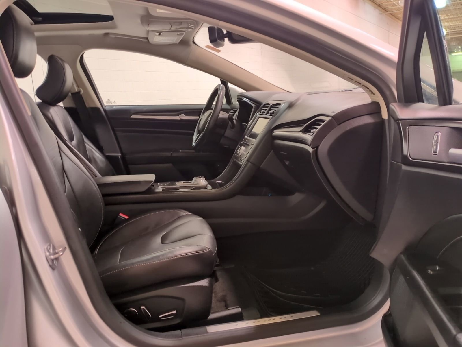 Used 2019 Ford Fusion Titanium image 10