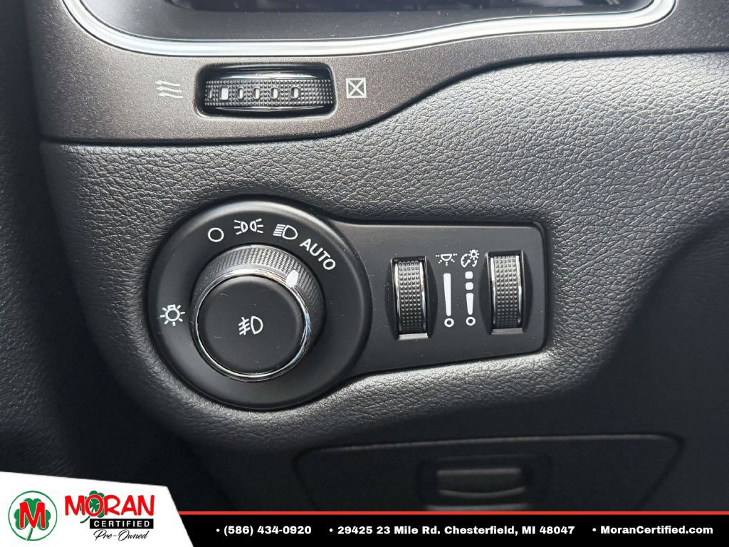 Used 2019 Jeep Cherokee Trailhawk w/ Cold Weather Group AWD/4WD image 27