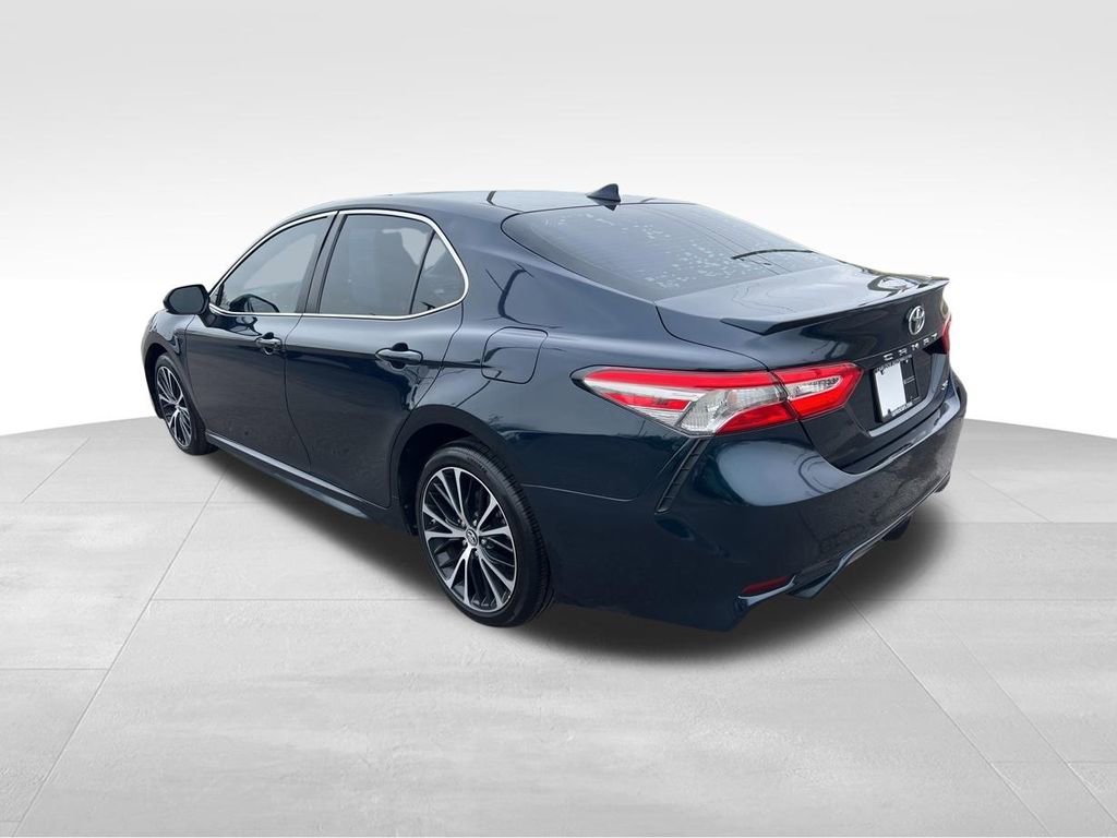 Used 2019 Toyota Camry SE image 5