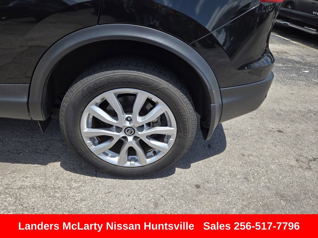 Used 2022 Nissan Rogue Sport SV FWD image 12