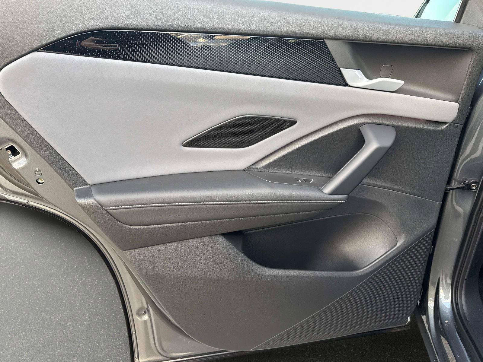 New 2026 Volkswagen Tiguan SE R-Line image 11